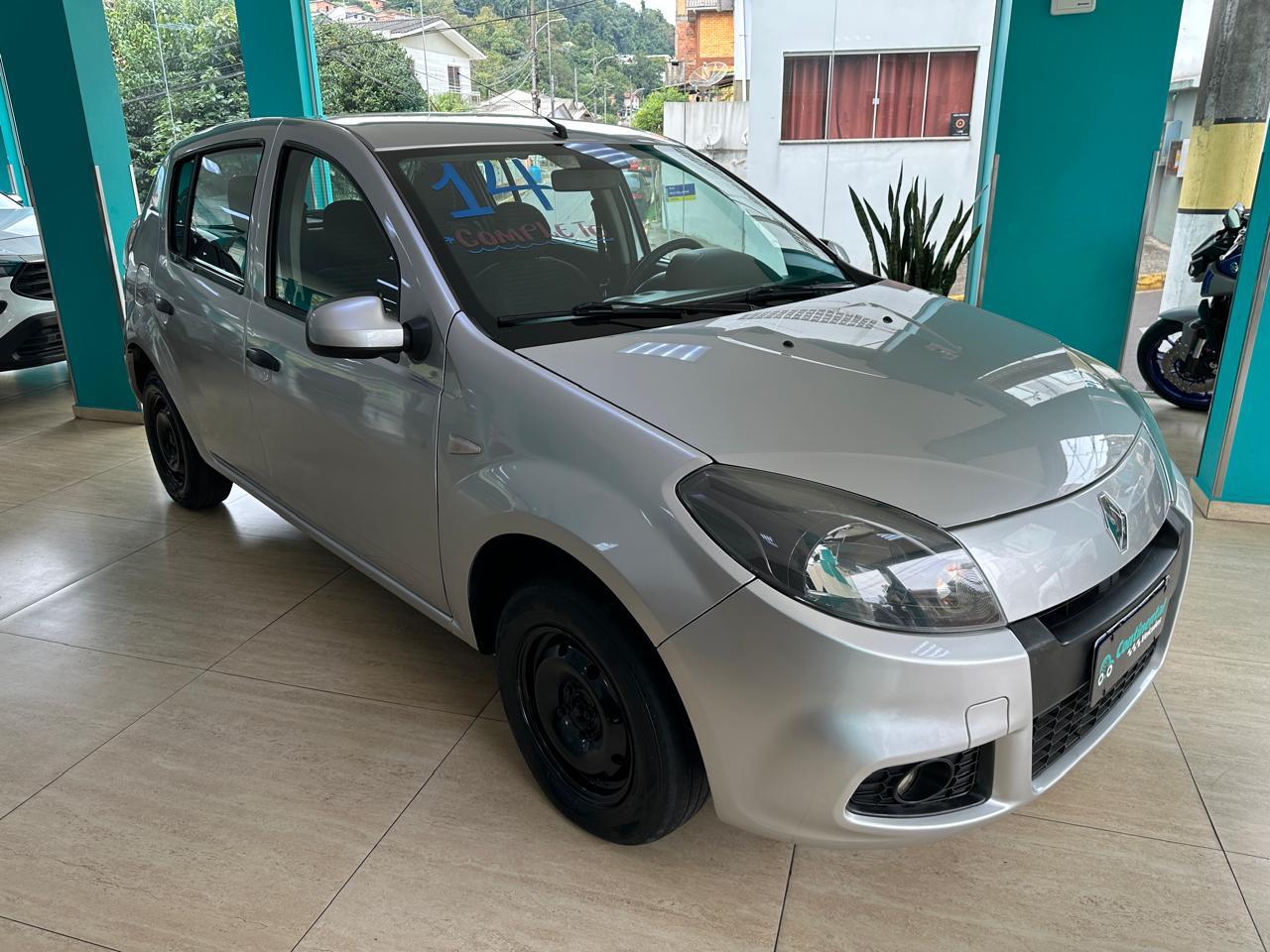 RENAULT SANDERO
